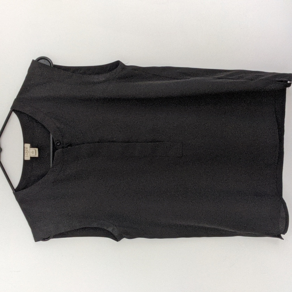 Sleeveless dress top